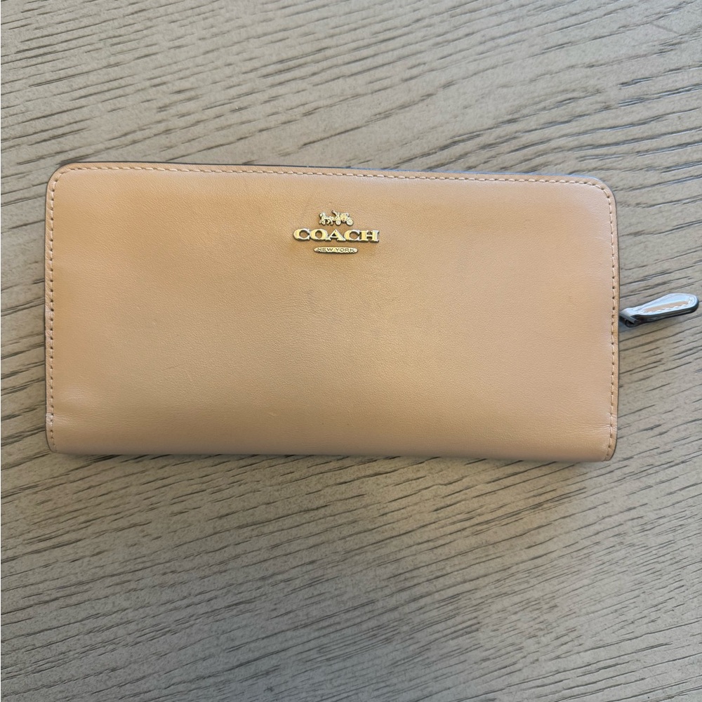 Coach wallet mint condition